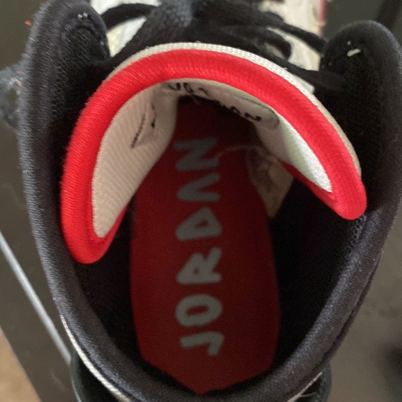 Air Jordan mars 270 university red size six youth used - Picture 4 of 5